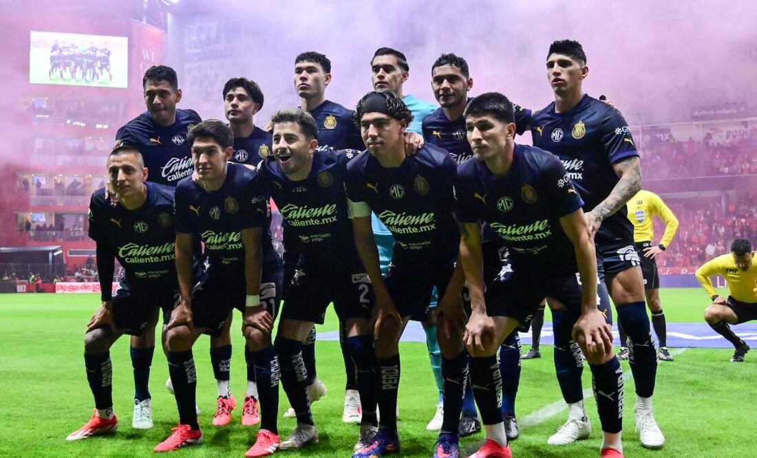 Gustavo Mendoza dijo que si Chivas le gana al América los aficionados tendrán una razón para festejar en este año. Foto: Imago7.