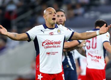 Chicharito Hernández no estará en el partido ante Mazatlán; sufre un golpe en el tobillo