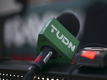 Comentaristas de TUDN solicitan trabajo en redes sociales tras recorte de Televisa