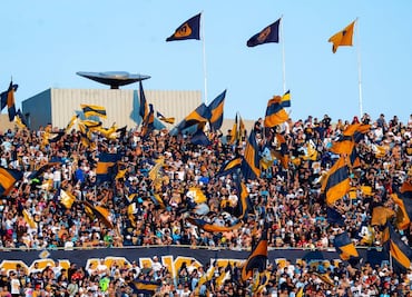 Exhiben a miembro de La Rebel de Pumas por venta de drogas en el Estadio Olímpico