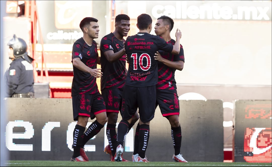 Los Xolos celebran uno de los goles en la victoria ante Santos. FOTO: Imago7