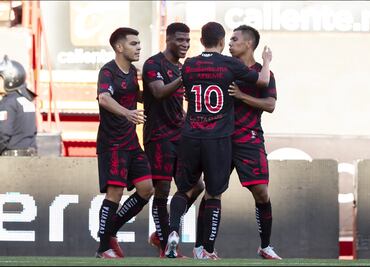 Los Xolos brillan en su juego adelantado de la Jornada 8 tras remontar y golear a Santos Laguna