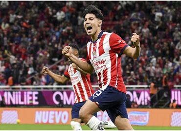 Chivas rescata agónico empate frente a Santos en su debut en el Clausura 2024