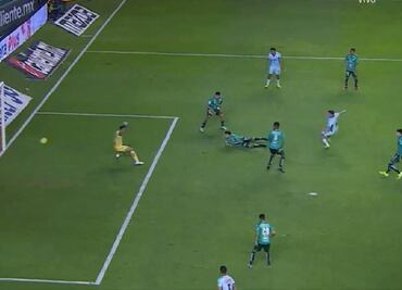 Rodrigo Huecas aumenta la ventaja de Cruz Azul con un gran gol ante el León