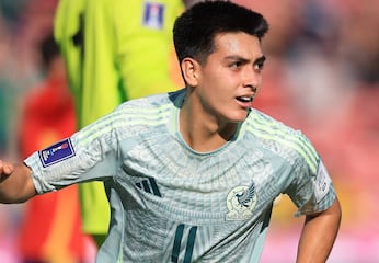 ¿Cuántos Mundiales podría jugar Gilberto Mora a lo largo de toda su carrera?