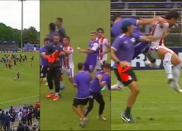 ¡De nueva cuenta estalló la violencia! Una batalla campal fue protagonizada en el futbol uruguayo