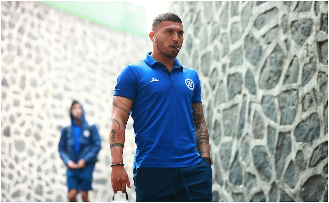 Juan Escobar en los pasillos del Estadio Azteca / FOTO: Imago7