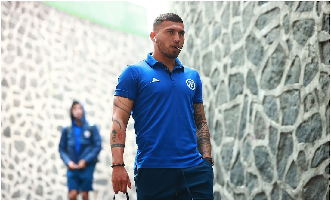 Juan Escobar en los pasillos del Estadio Azteca / FOTO: Imago7