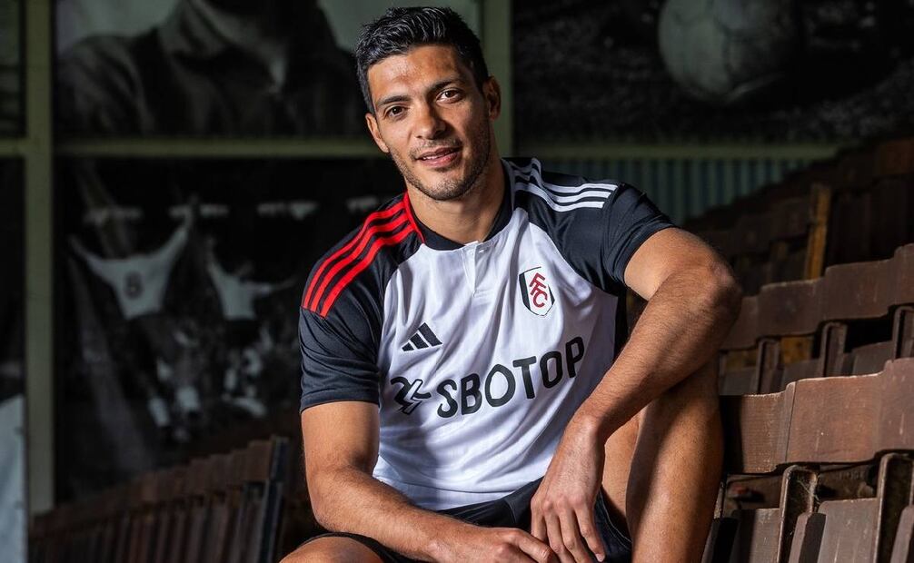 Raúl Jiménez tendrá más competencia en la delantera del Fulham. Foto: Fulham