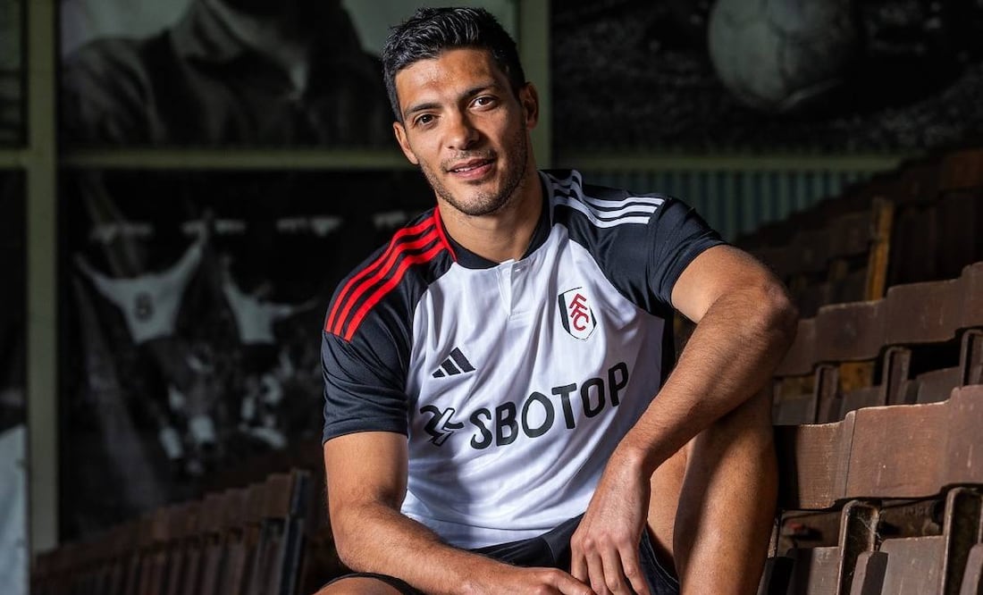 Raúl Jiménez tendrá más competencia en la delantera del Fulham. Foto: Fulham