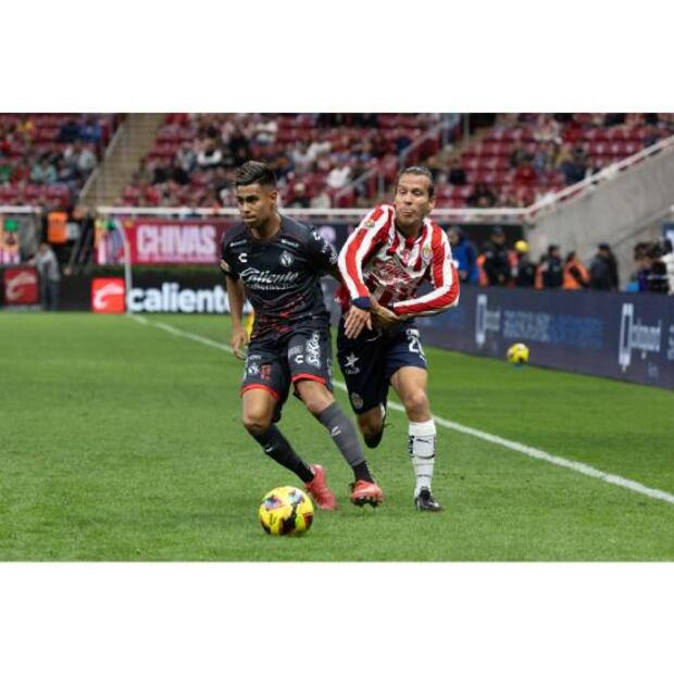 Desde el torneo pasado, Efraín Álvarez ha sido uno de los jugadores pretendidos por las Chivas. Foto: Imago7