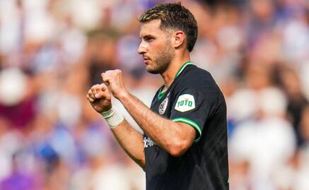 Santiago Giménez aparece con doblete en la victoria del Feyenoord