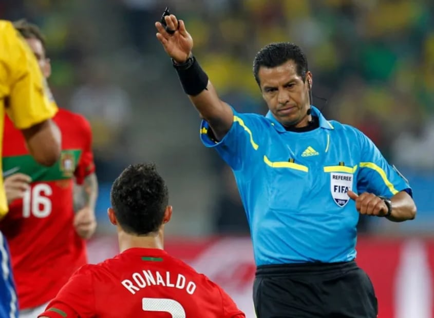 Armando Archundia dirigió un partido de Sudáfrica 2010, entre Brasil y Portugal. FOTO: Especial