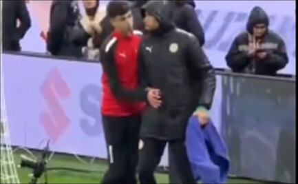 Incidente con toalla en Copa Africana transforma al arquero suplente de Senegal en héroe nacional