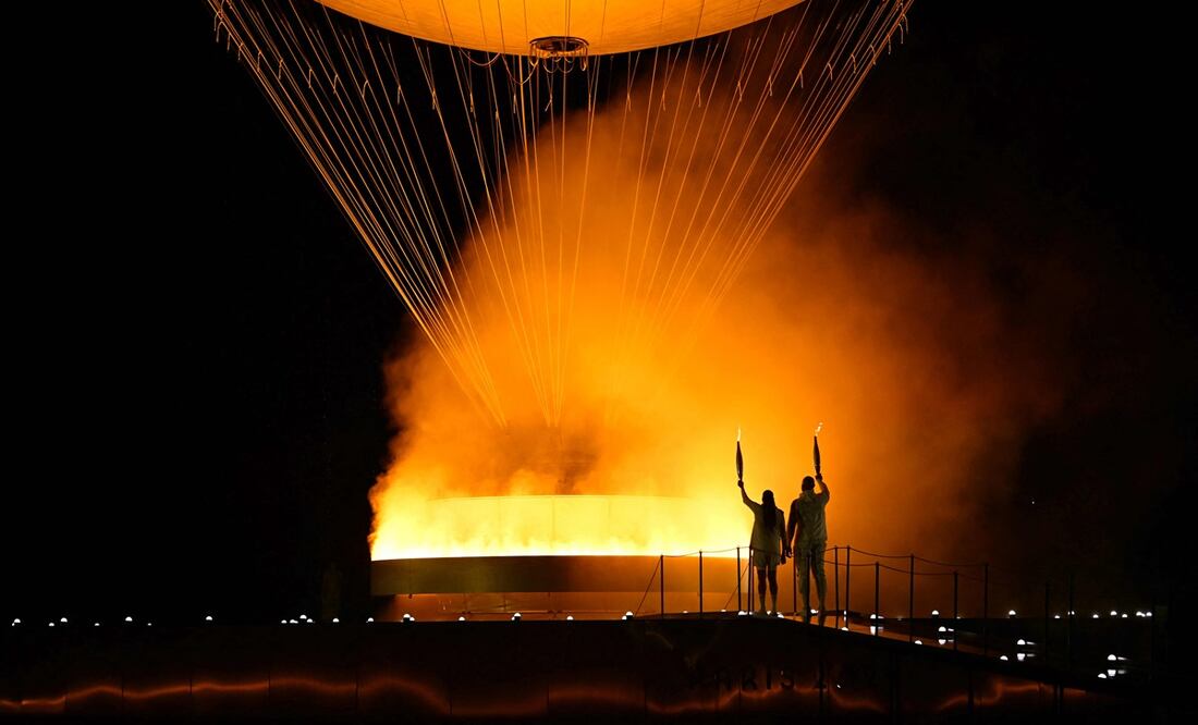 El pebetero olímpico ya fue encendido: tiene forma de globo aerostático y sobrevolará París. Foto: AFP