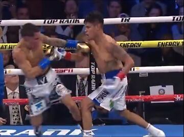 "Vaquero" Navarrete venció por nocaut a Óscar Valdez para retener el título Superpluma de la OMB