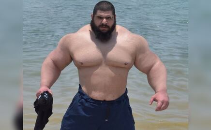 El “Hulk iraní” entrena rompiendo paredes para su pelea contra Martyn Ford