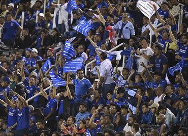 Seguidores de La Máquina revientan a Televisa y ViX por no transmitir el duelo ante Monterrey