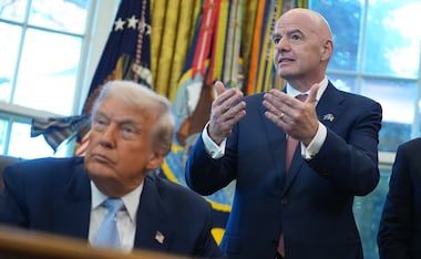 Donald Trump junto a Gianni Infantino en la Casa Blanca| FOTO: AP