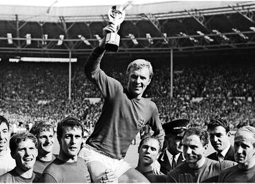El futbol está de luto, falleció Bobby Charlton, leyenda del Manchester United e Inglaterra