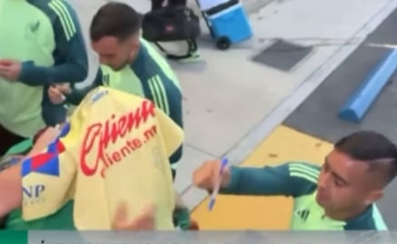 Erick Sánchez ya firmó su primera playera del América ¿su próximo equipo?