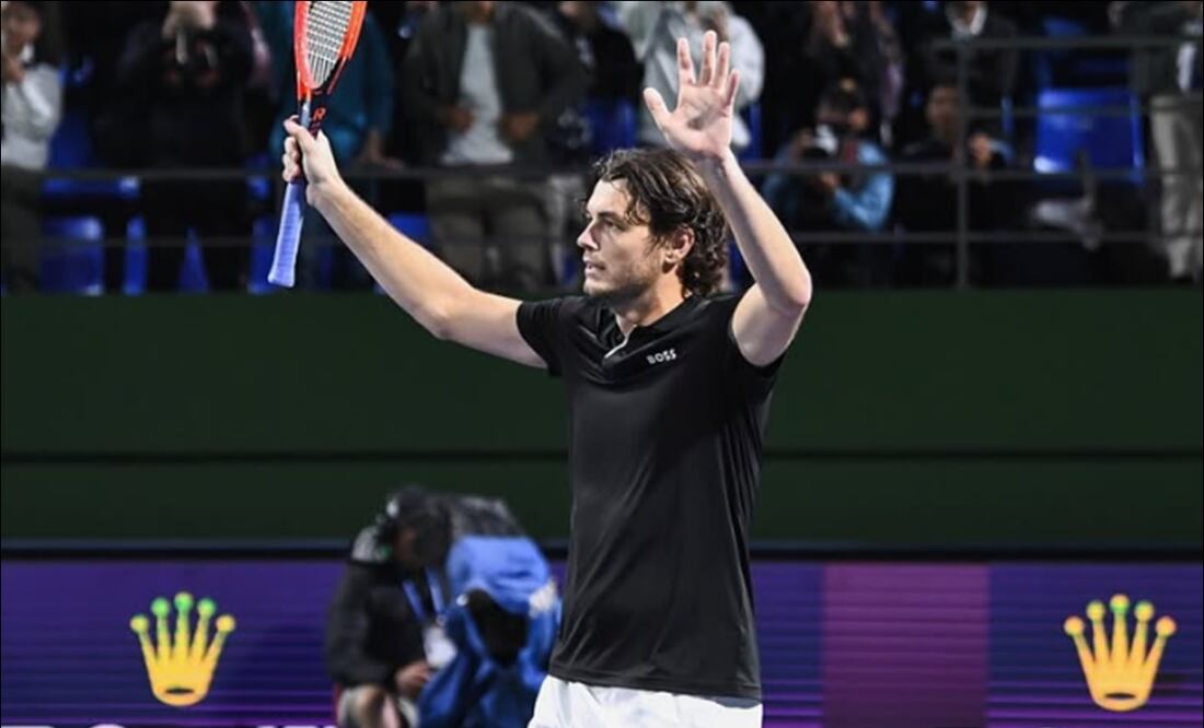 Taylor Fritz saluda a la afición durante un partido. FOTO: @taylor_fritz