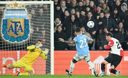 Medios argentinos destacan doblete de Giménez en Champions; preguntan si aún puede jugar para Argentina