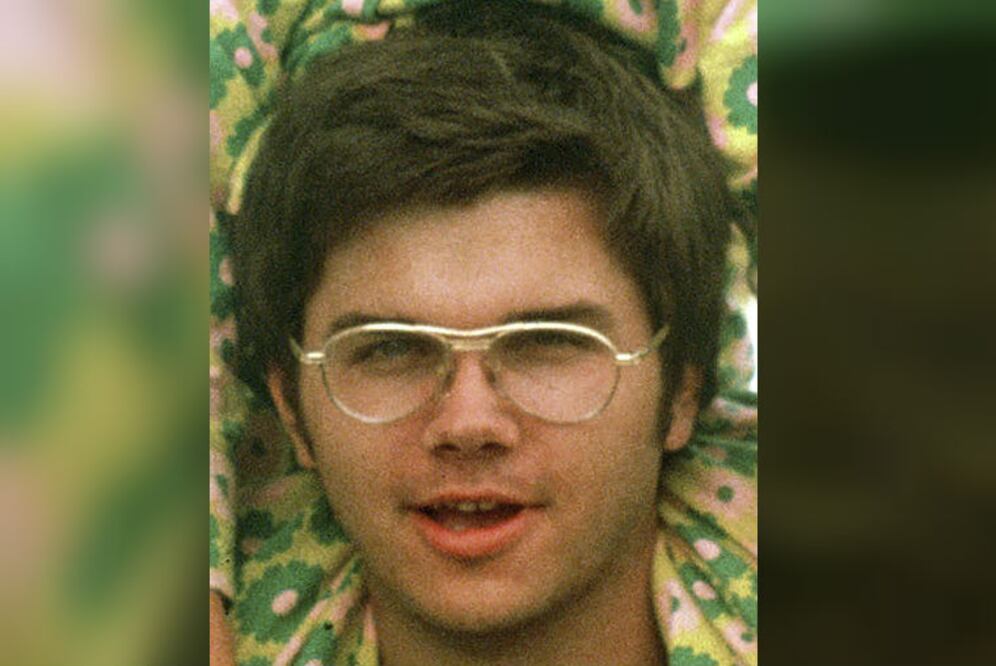 Mark Chapman, quien era fan de los Beatles e idolizaba a John Lennon, comenzó a planear el crimen tres meses ates de cometerlo. (Foto: AP)