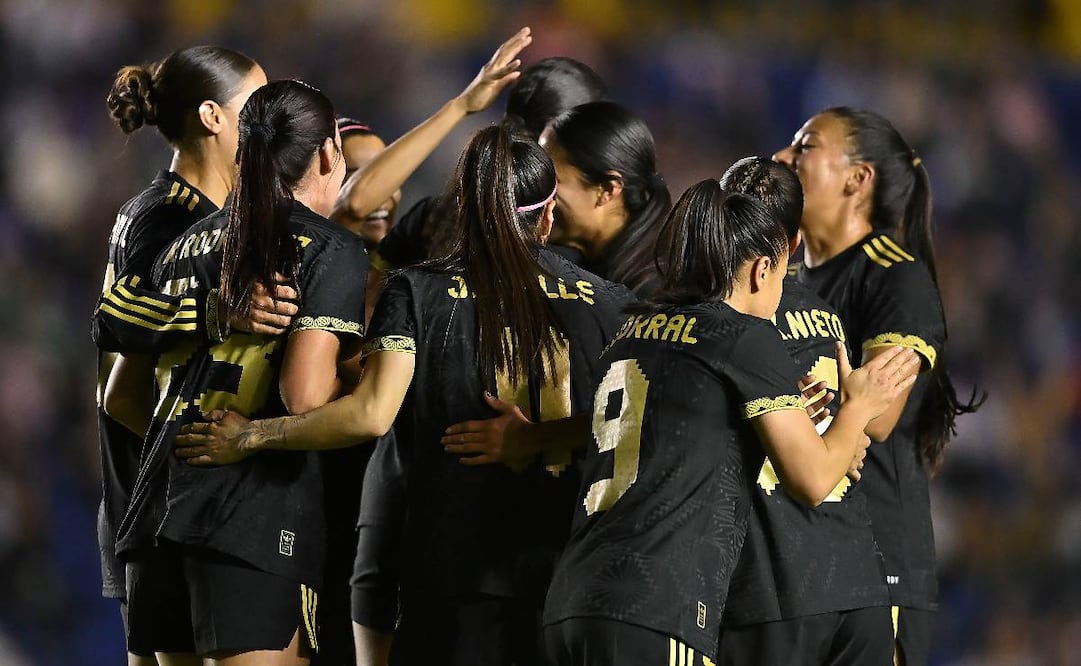Jugadoras del Tri Femenil celebran el gol ante la selección de Nueva Zelanda. FOTO: Imago7
