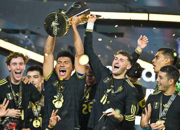 Santiago Giménez perdió la medalla de campeón que ganó con México en la Copa Oro