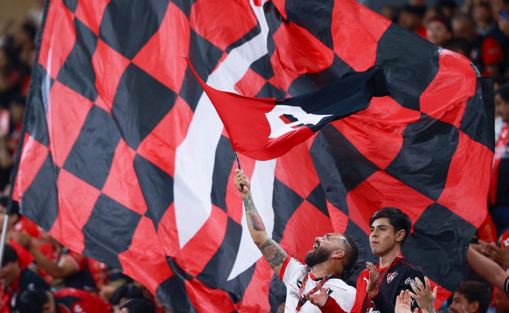 La afición de los Rojinegros en el Estadio Jalisco / Foto: Imago7