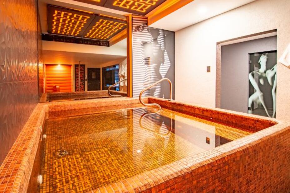 Las 5 atracciones kinky que debes experimentar en un Love Hotel