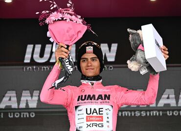Isaac Del Toro refuerza su liderato en el Giro de Italia; el ciclista mexicano domina la Etapa 17