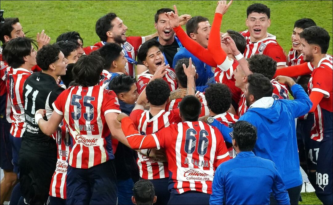 Jugadores del Tapatío celebran tras imponerse en la Final al Celaya. FOTO: Imago7