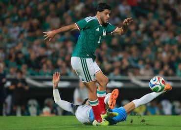Raúl Jiménez explota contra la afición en Torreón: "Por eso nos llevan a Estados Unidos"
