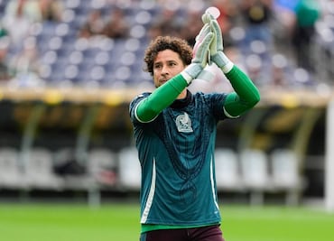 Guillermo Ochoa se aferra a jugar su sexto Mundial: "Me siento perfectamente capaz"