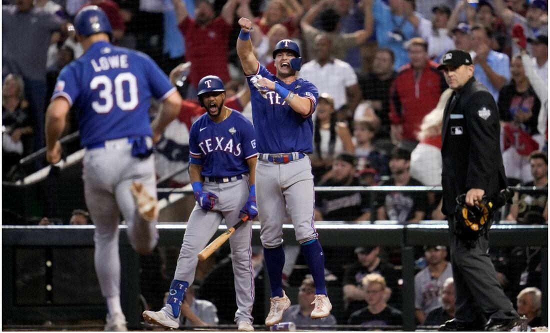 Jugadores de Rangers celebrando ante Arizona / FOTO: AP