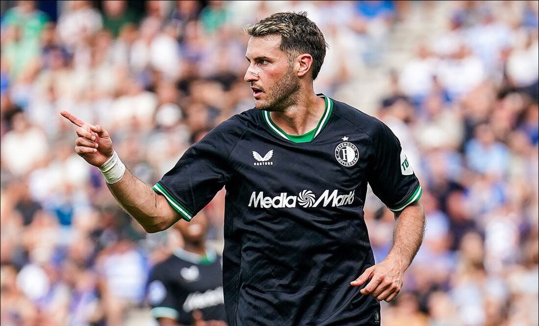 Santiago Giménez aseguró que la Premier League “le favorece” a Santiago Giménez / FOTO: @Santigim11