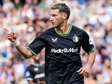 Dennis te Kloese afirma que la Premier League “le favorece” a Santiago Giménez