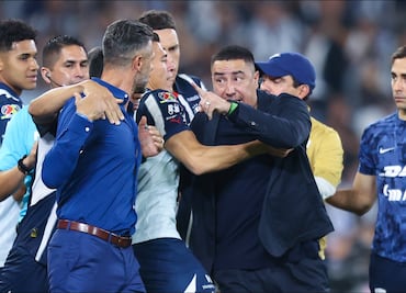 Efraín Juárez y Martín Demichelis se encaran y son expulsados tras la eliminación de Pumas