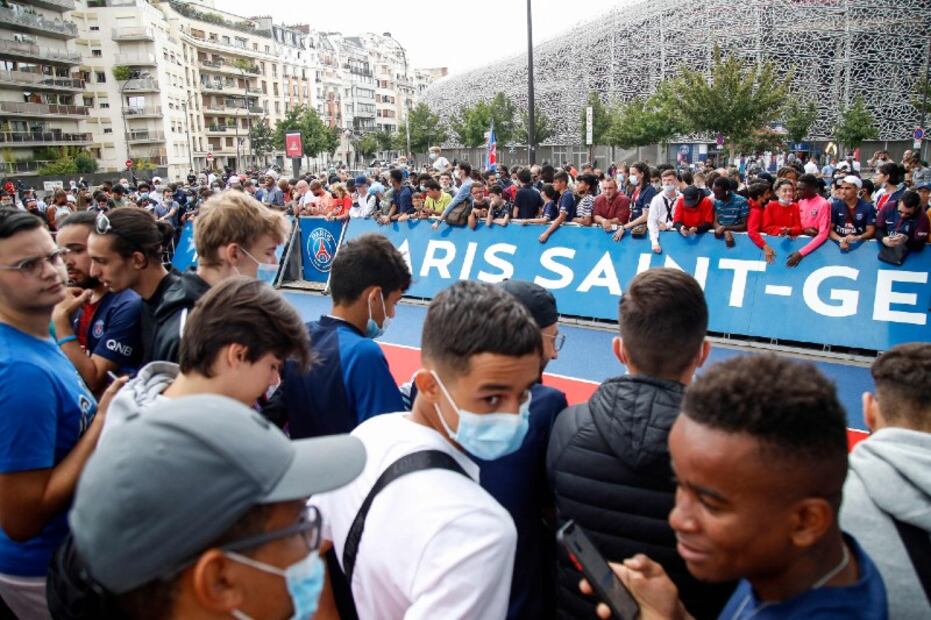 Lionel Messi es recibido como rey en París por los fans del PSG