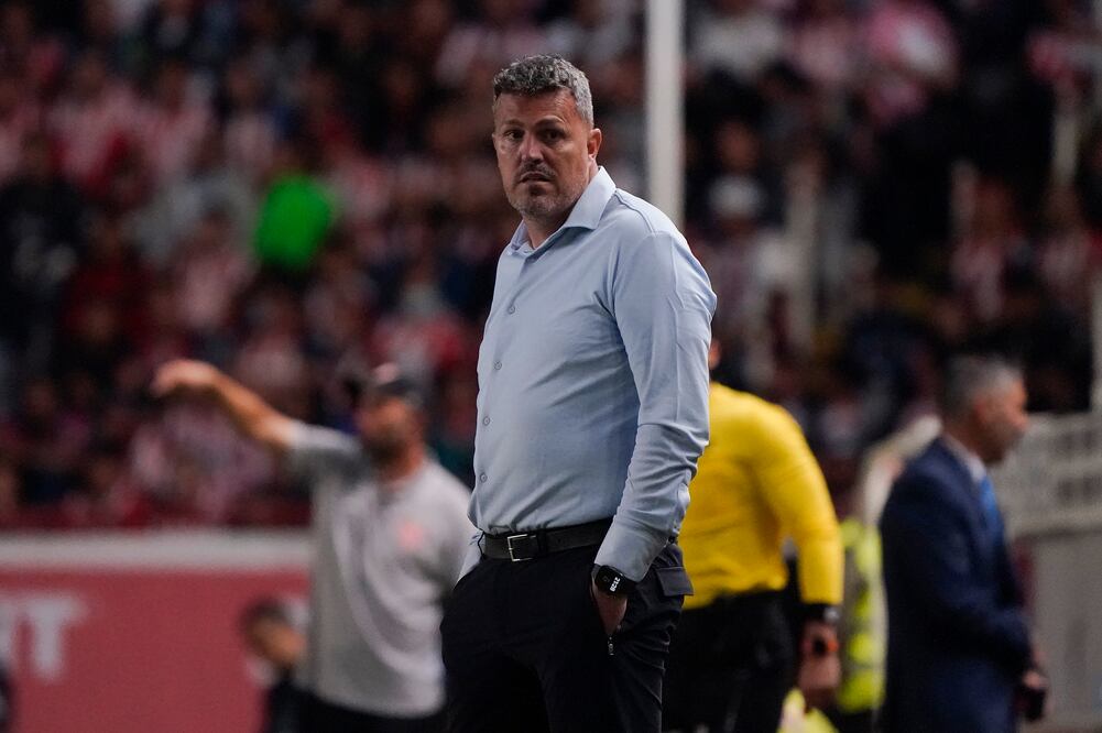 Óscar García con Chivas, durante el Clausura 2025 - Foto: Imago7