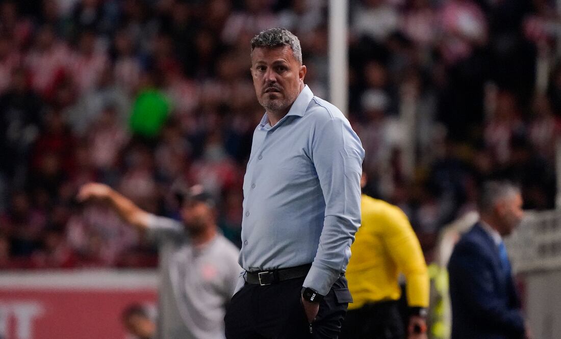 Óscar García con Chivas, durante el Clausura 2025 - Foto: Imago7