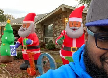 Hombre recibe nota racista por poner un Santa Claus negro