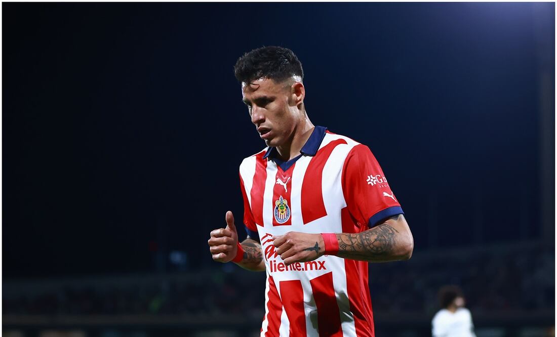 Chicote Calderón dejaría de ser jugador de Chivas - Imago7