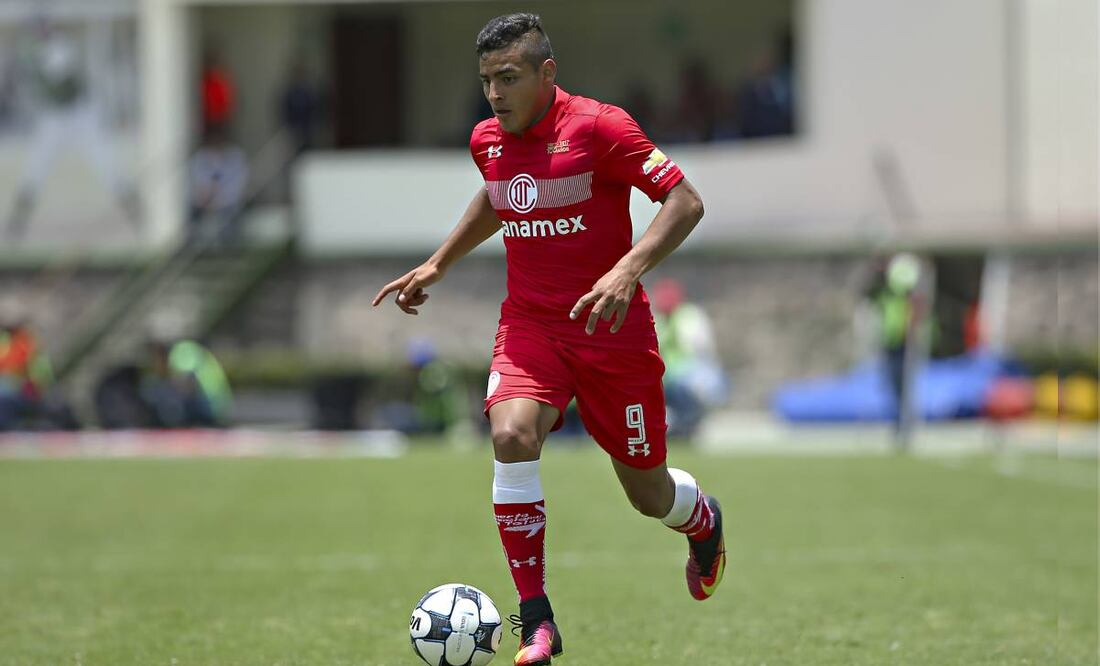 Alexis Vega inició su carrera futbolística en el Toluca, pero se ve lejano su regreso. Foto: Imago7