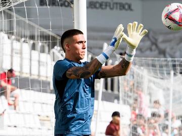 Alex Padilla, portero mexicano, debutó con un autogol como titular del Athletic de Bilbao