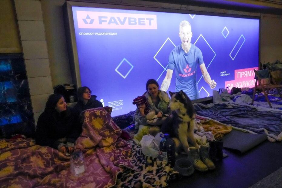 10 desoladoras fotos del metro de Kiev, el refugio de familias ucranianas