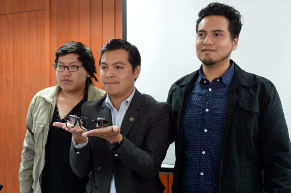 Época: los lentes inteligentes 100% UNAM