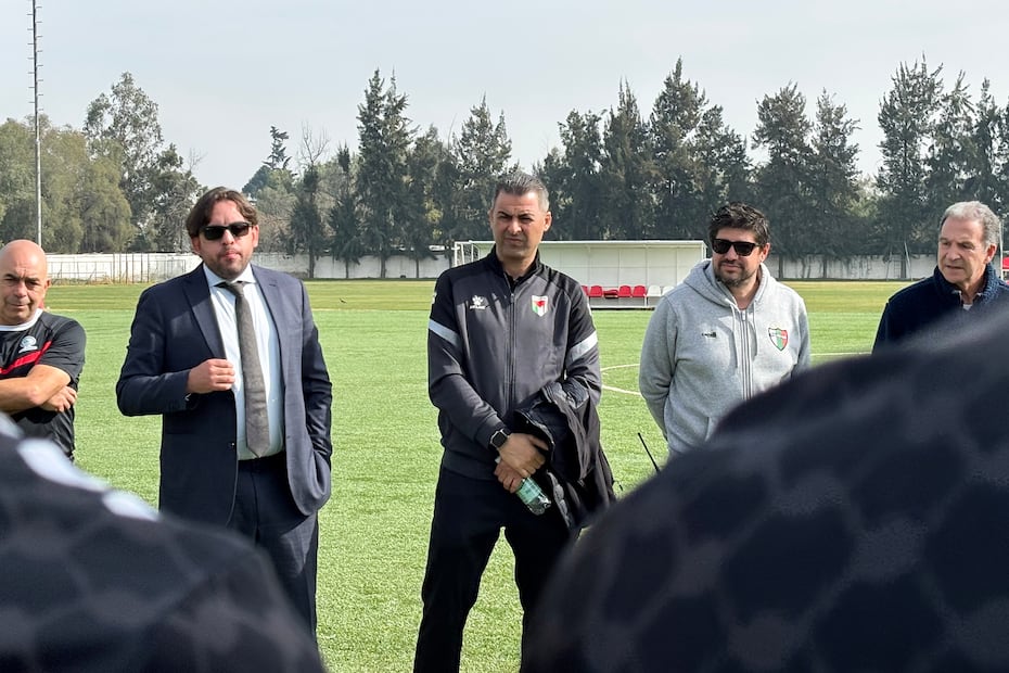 Ehab Abu Jazar, estratega de la Selección de Palestina, en Chile - Foto: EFE